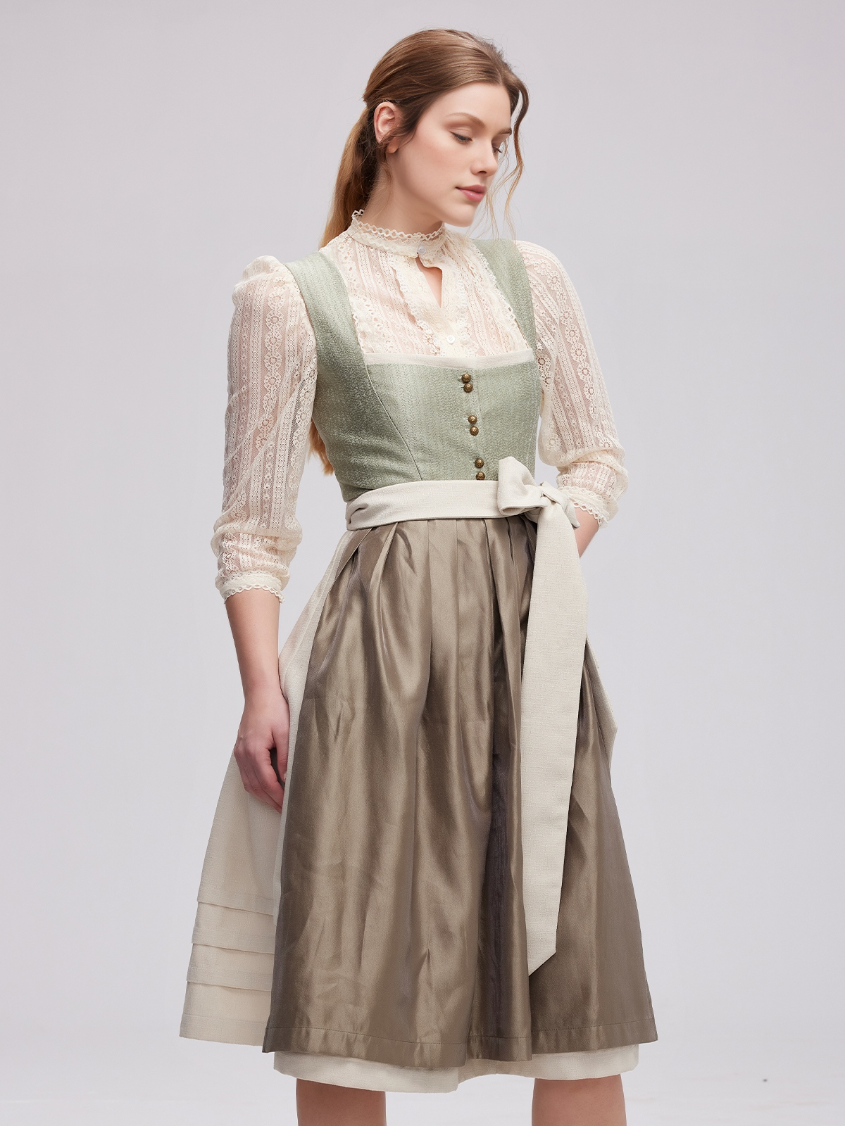 Modernes Dirndl in Grün mit schlankem Schnitt