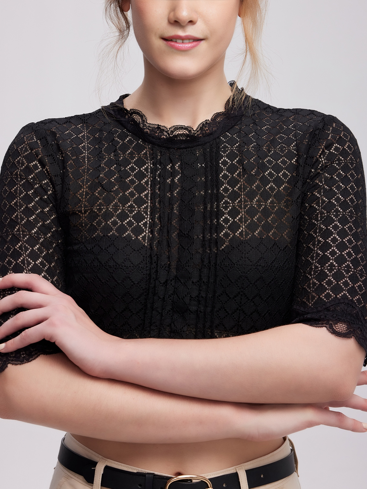 Modernes Dirndl in schwarzer Eleganz