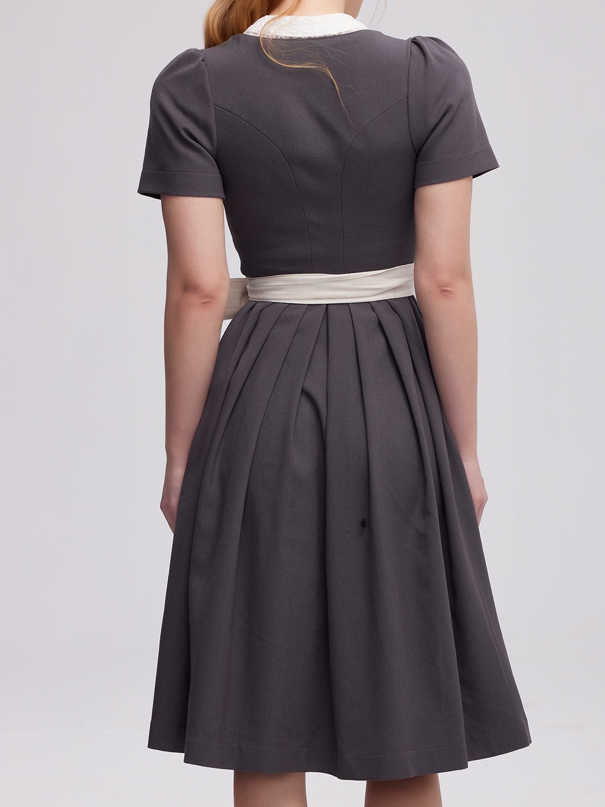 Dirndlbluse Punkte in Grau