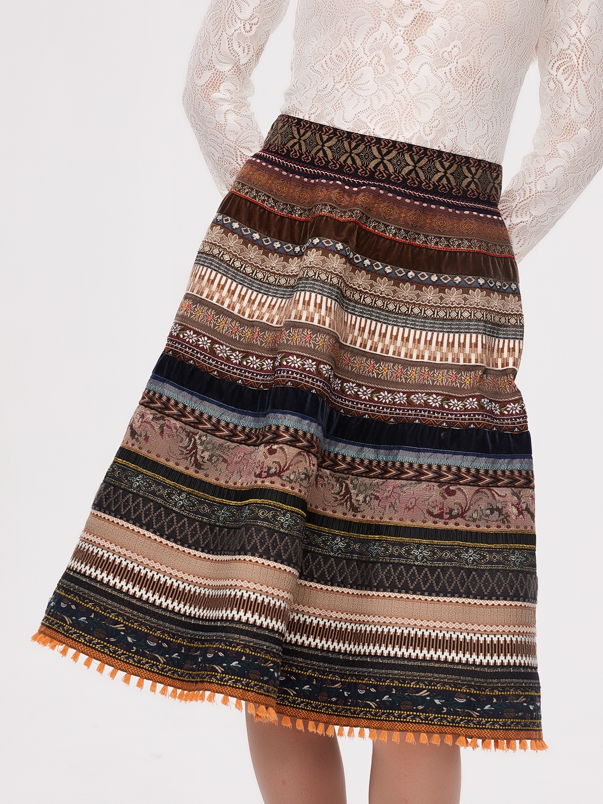 Dirndl-Stil mit Braunem Rock