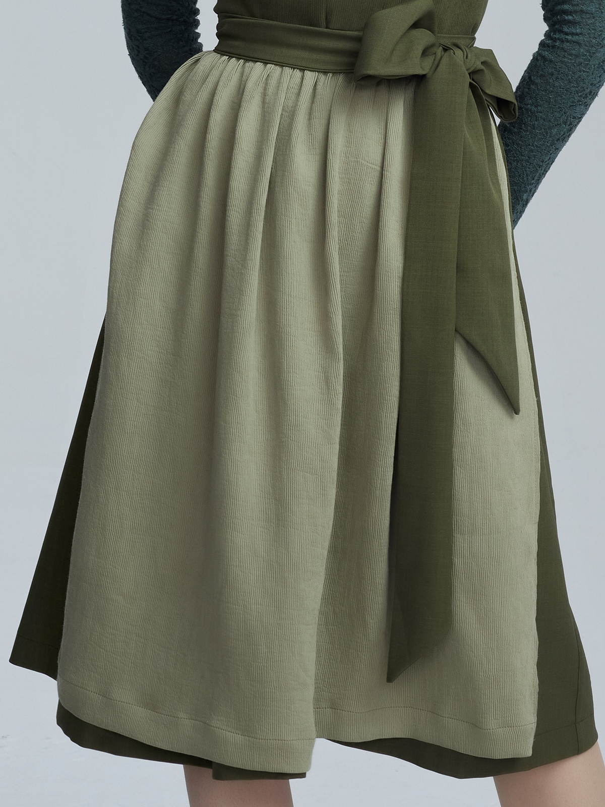 Ein atemberaubendes Ja Mei Dirndl in Grün