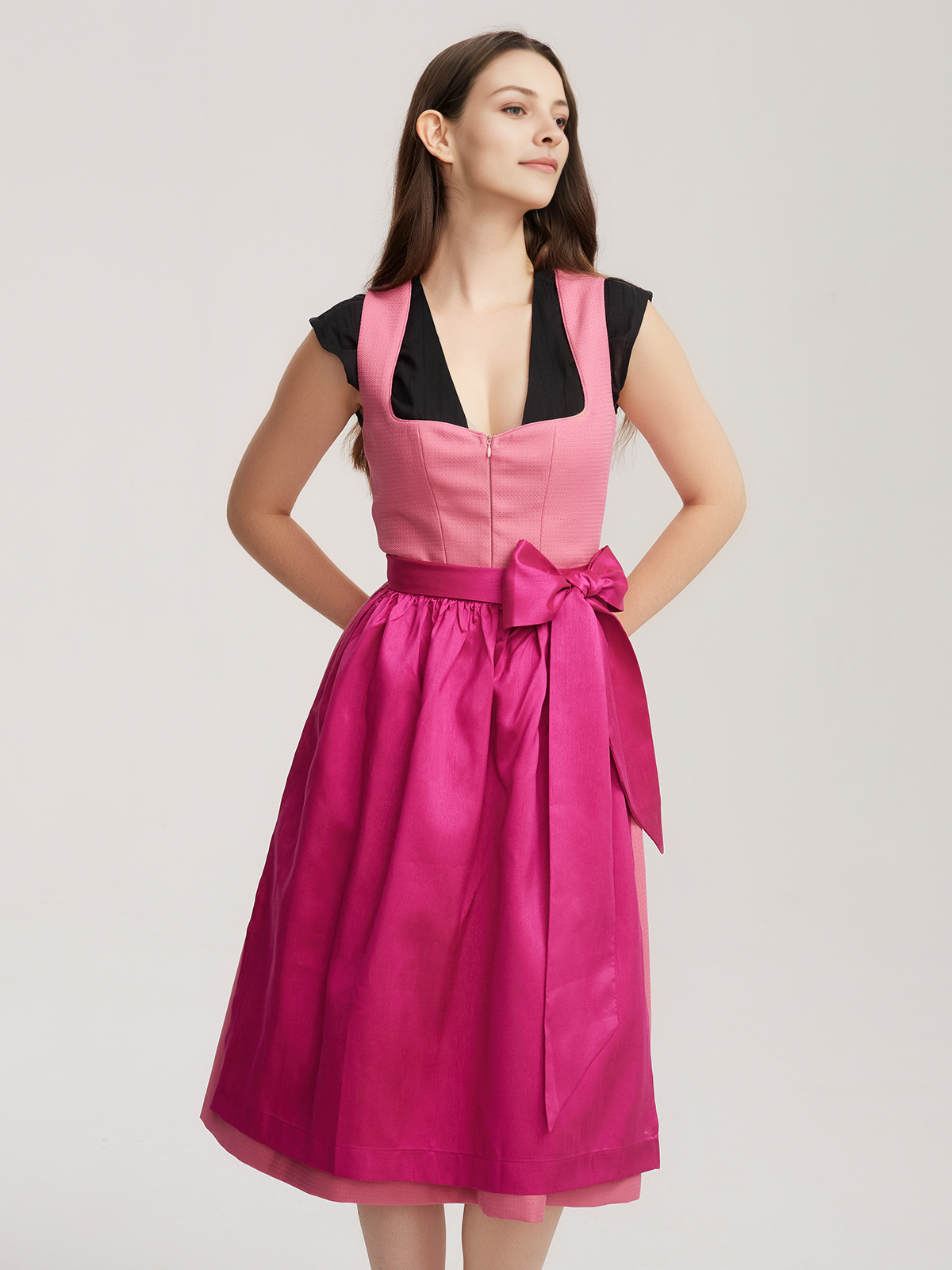Gelbes Dirndl mit pinker Schürze