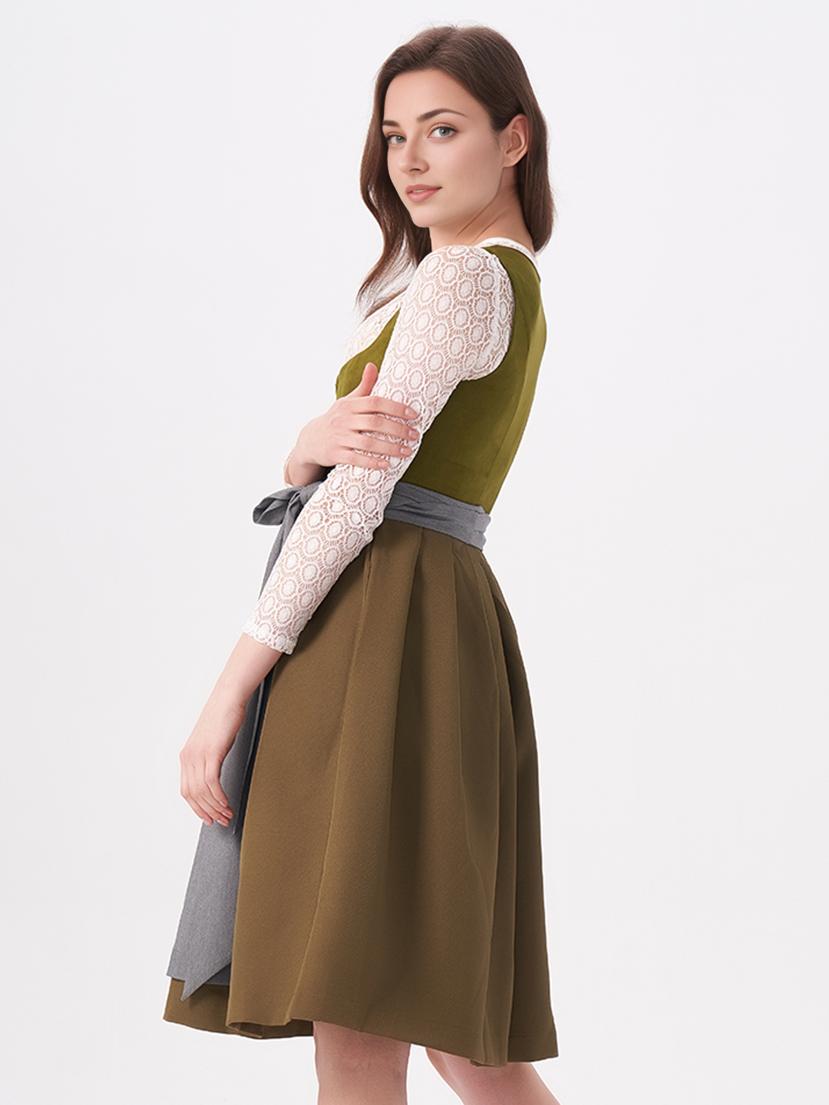 Ein modernes grünes Dirndl mit aufwendigen Details