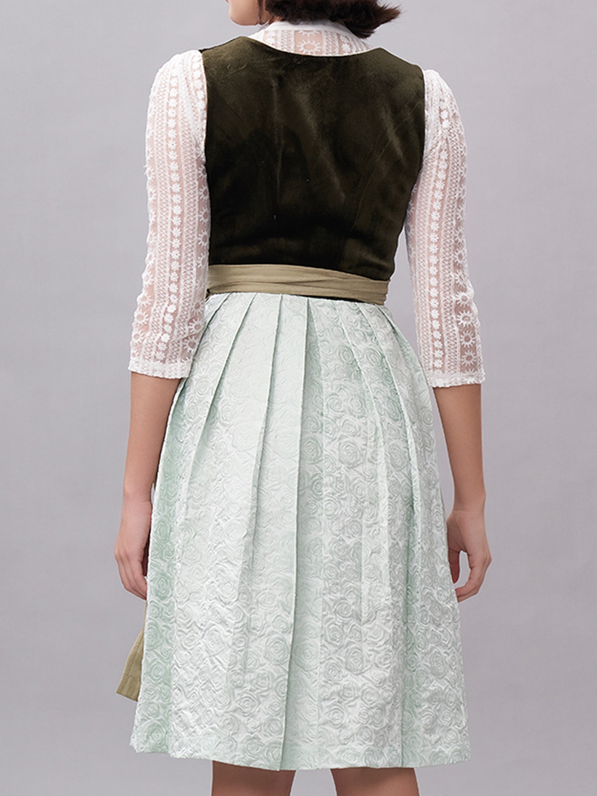 Dirndl in Grün – Eleganz und Tradition