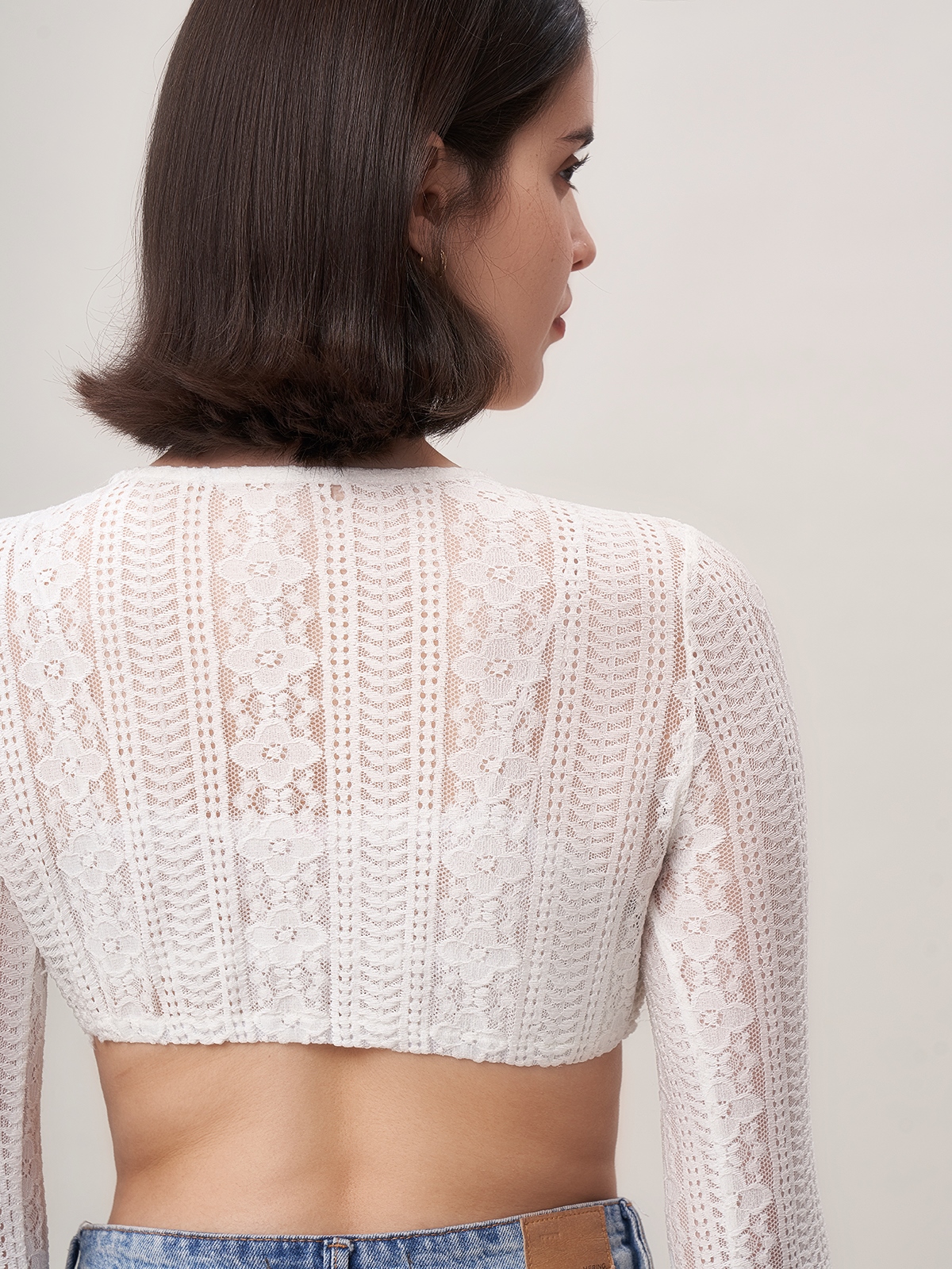 Dirndl in Weiß mit feinen Details