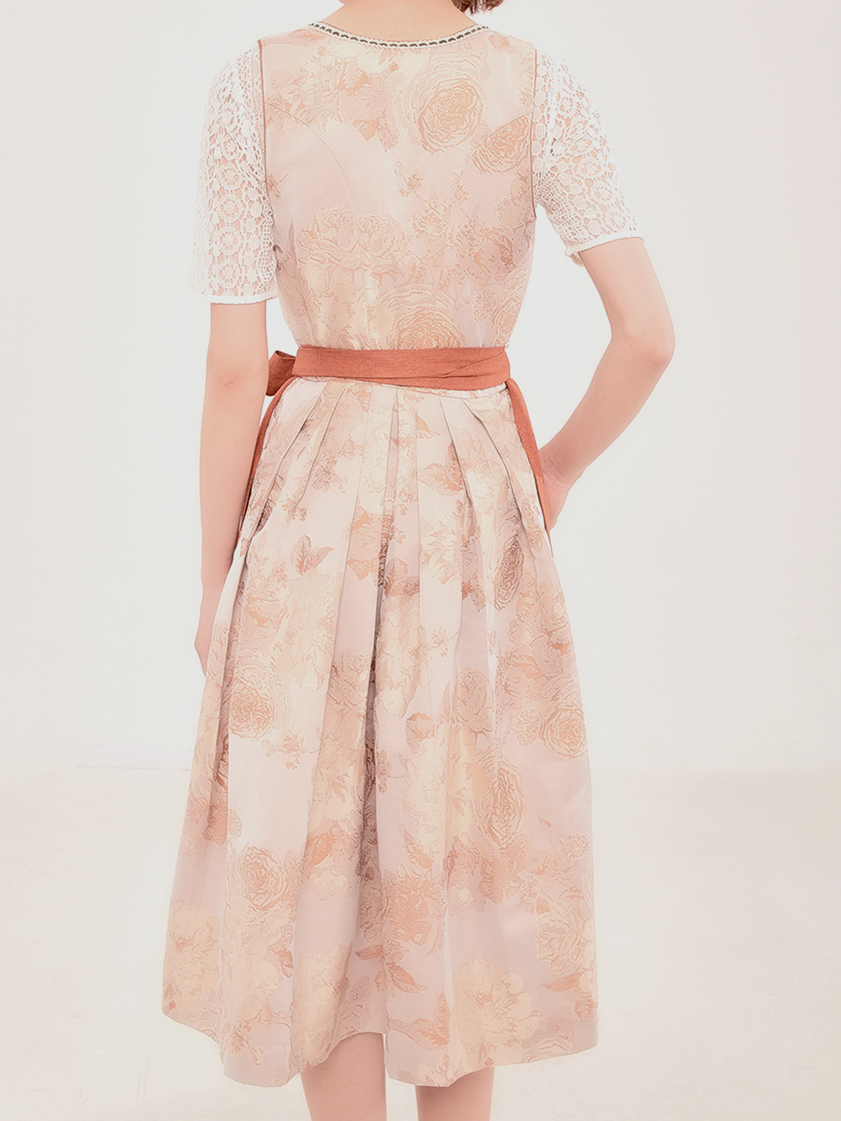 Dirndl schwarz rosa in eleganter Kombination