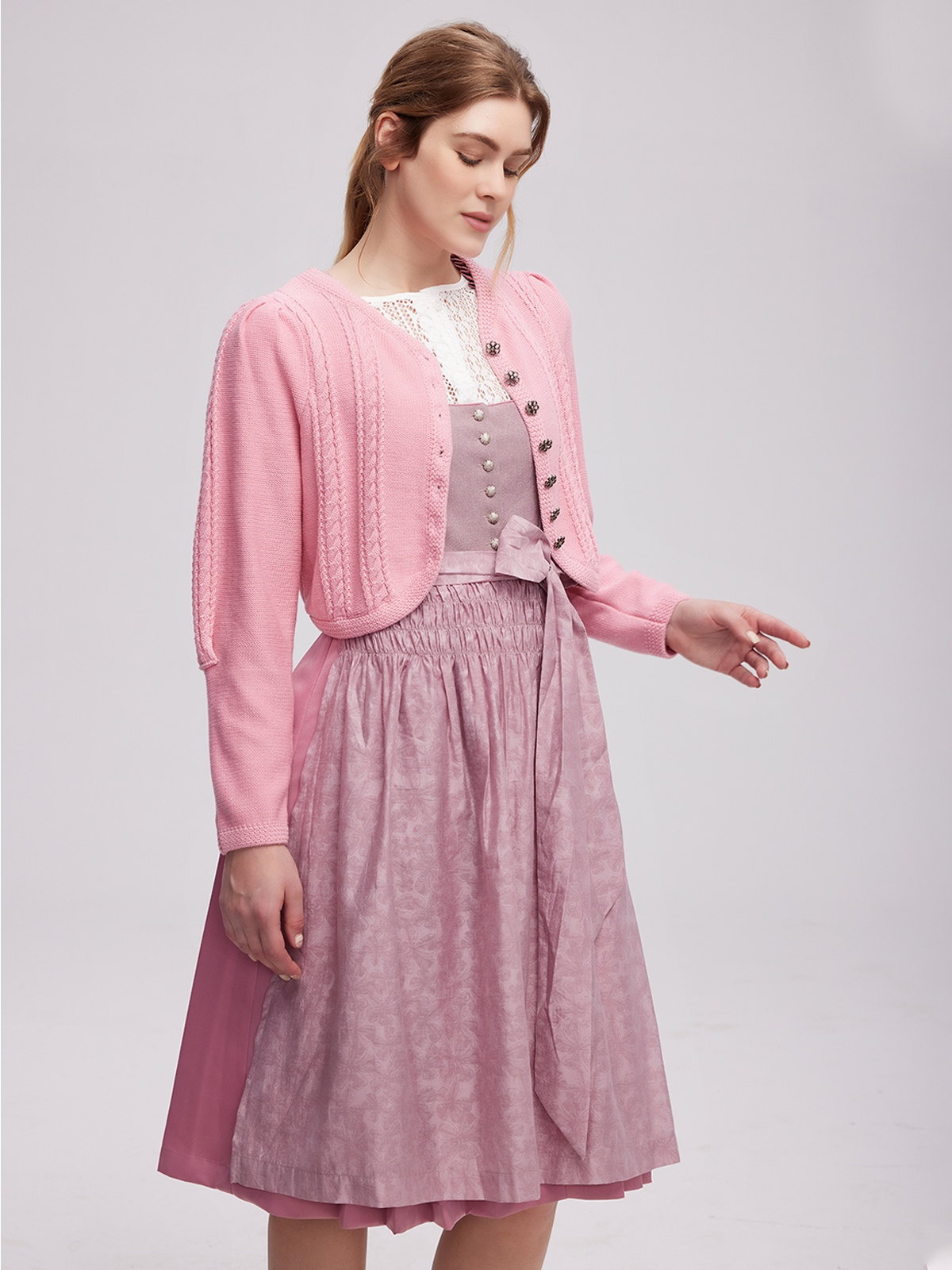Modernes Dirndl in Rosa