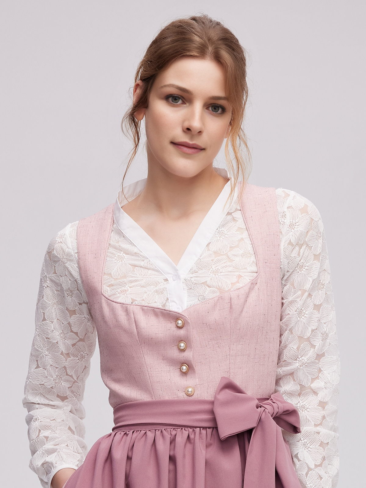 Dirndl mit rosa Bluse