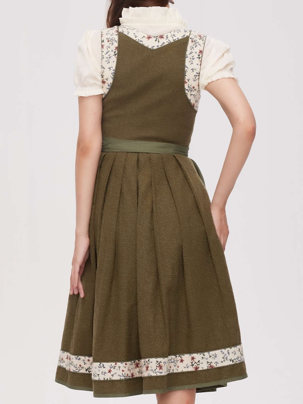 Dirndl in Grün – ein klassischer Look für festliche Anlässe