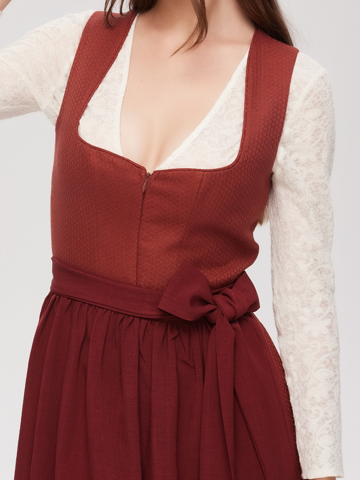 Grünes Samtdirndl – Eleganz und Tradition