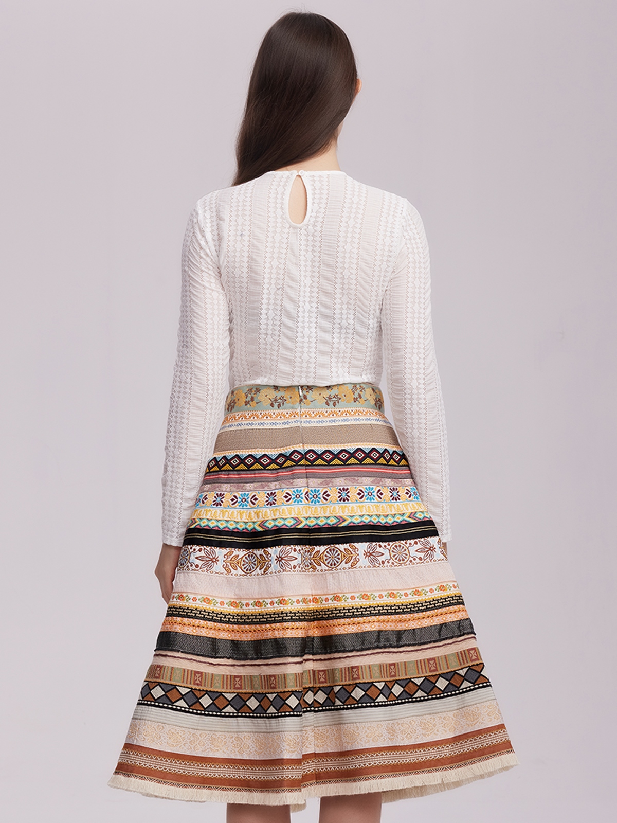 Dirndl in Gelb und Blau – ein moderner Look für Festivals und Hochzeiten