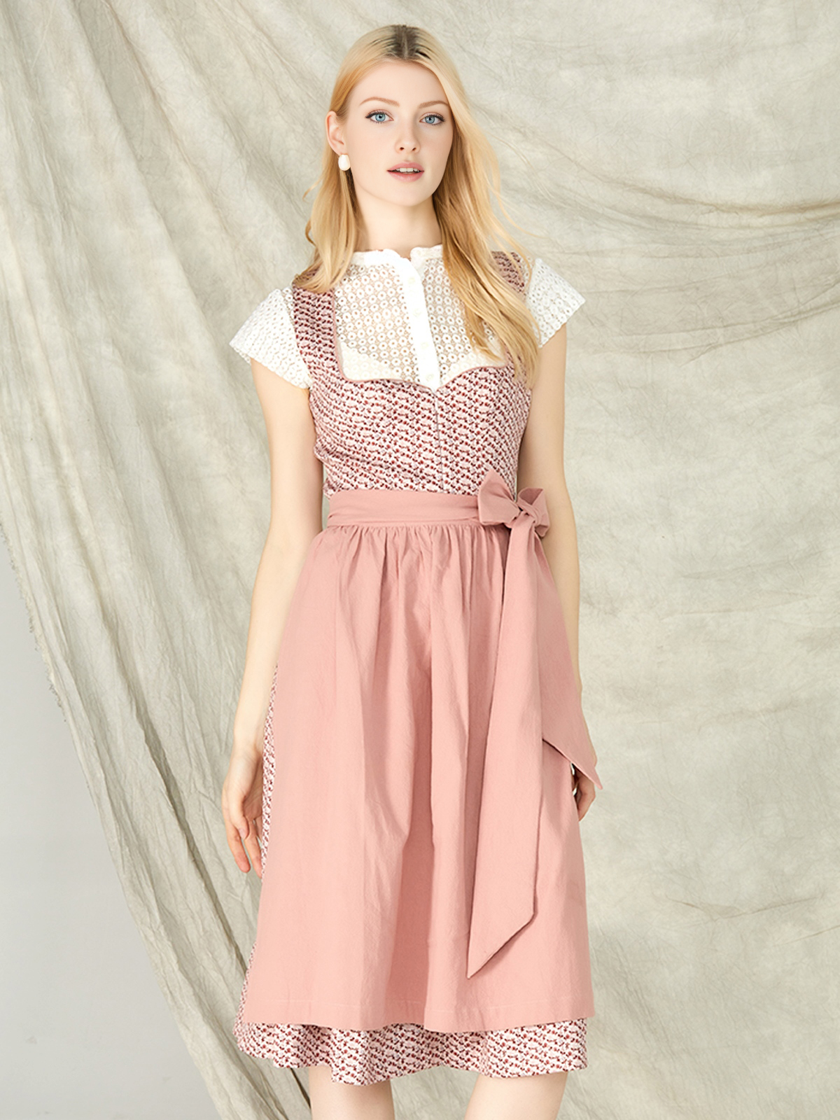 Dirndl in Rosa – feminin und modern