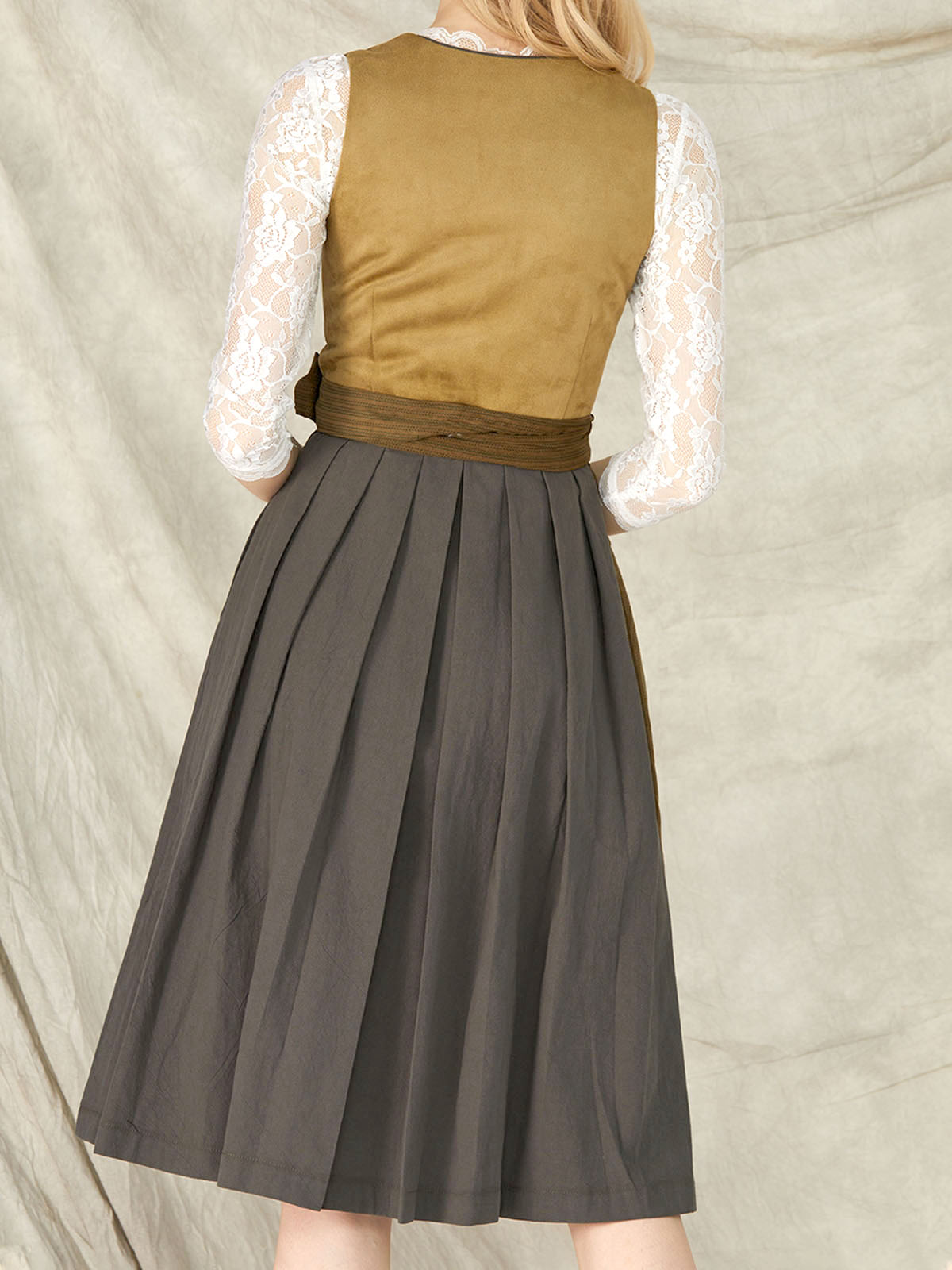 Dirndlbluse in Dunkelgrün