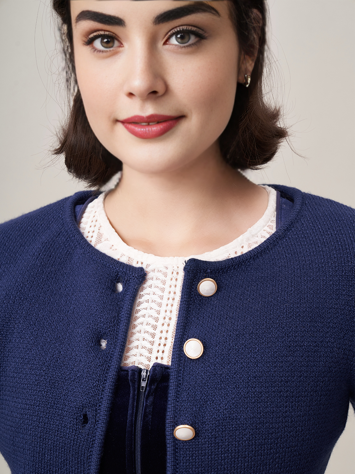 Modernes Dirndl in Marineblau