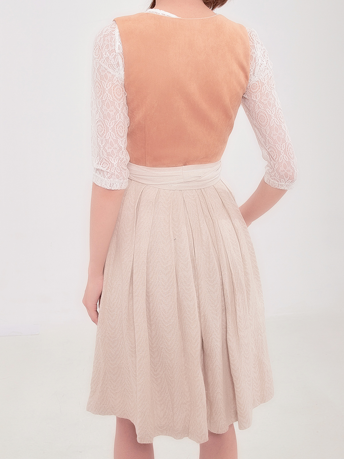 Dirndl in Braun – zeitlos und stilvoll