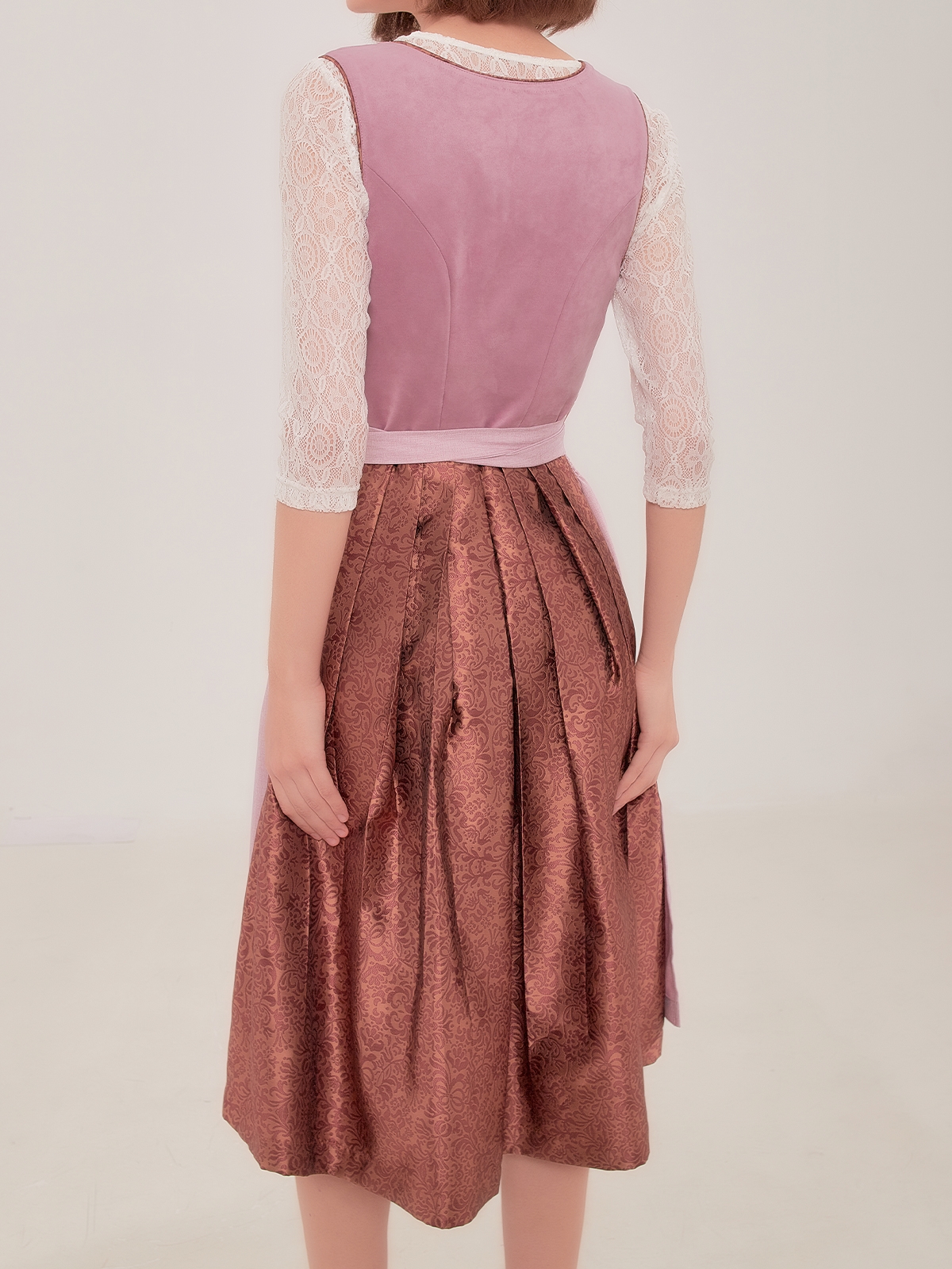 Dirndl samt Oberteil in Lila