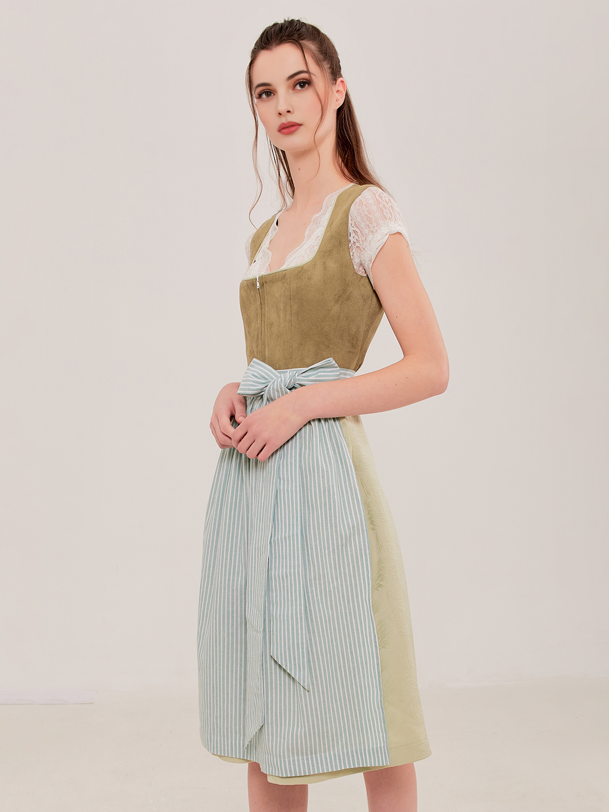 Dirndl in Grün und Blau