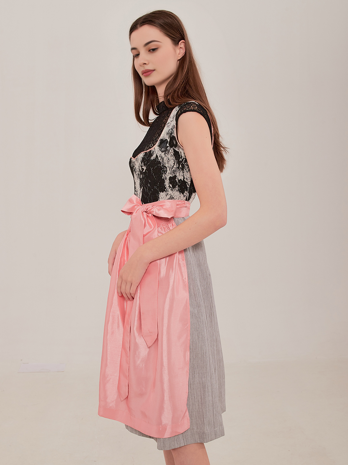 Dirndl in Grün-Beige-Kombination