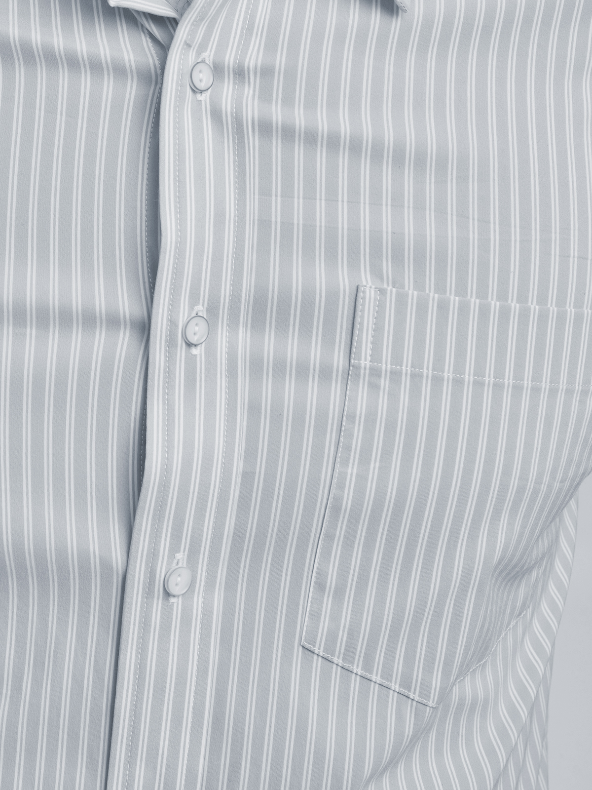 Graues Dirndl mit modernem Schnitt