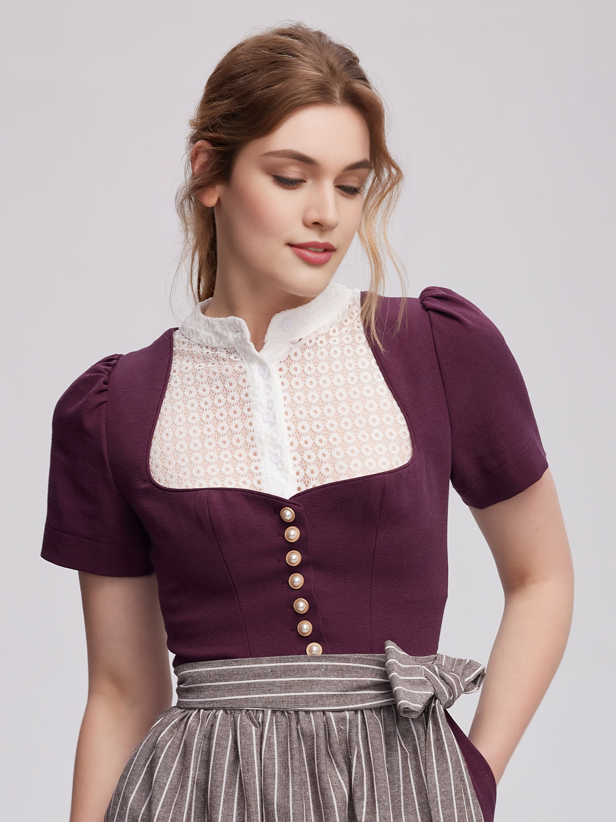 Modernes Dirndl in Lila – perfekt für den urbanen Style