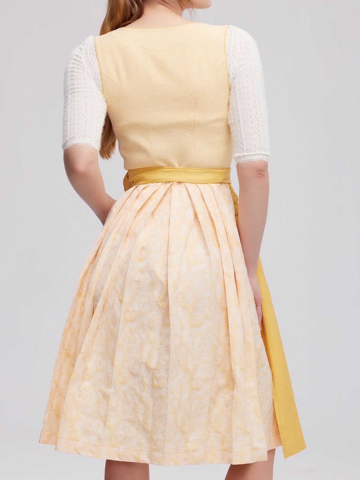 Modernes Dirndl in Gelb