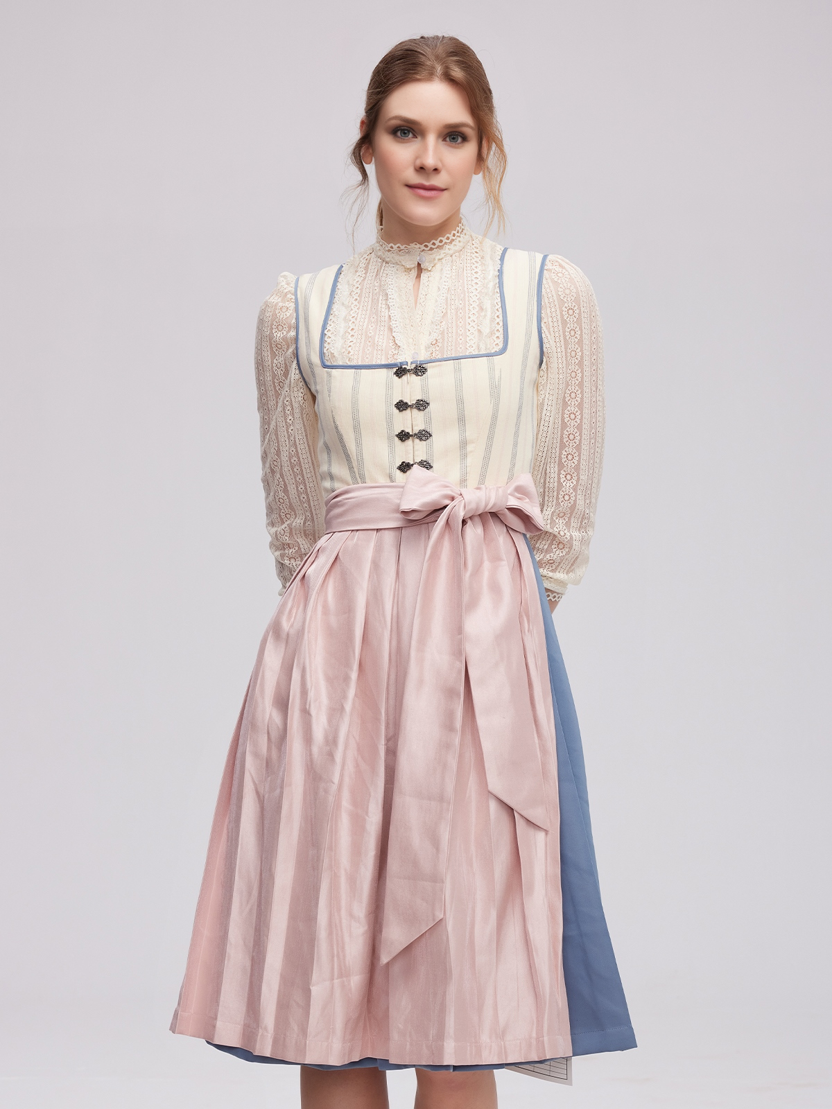 Dirndl mit Halbarmbluse in Beige