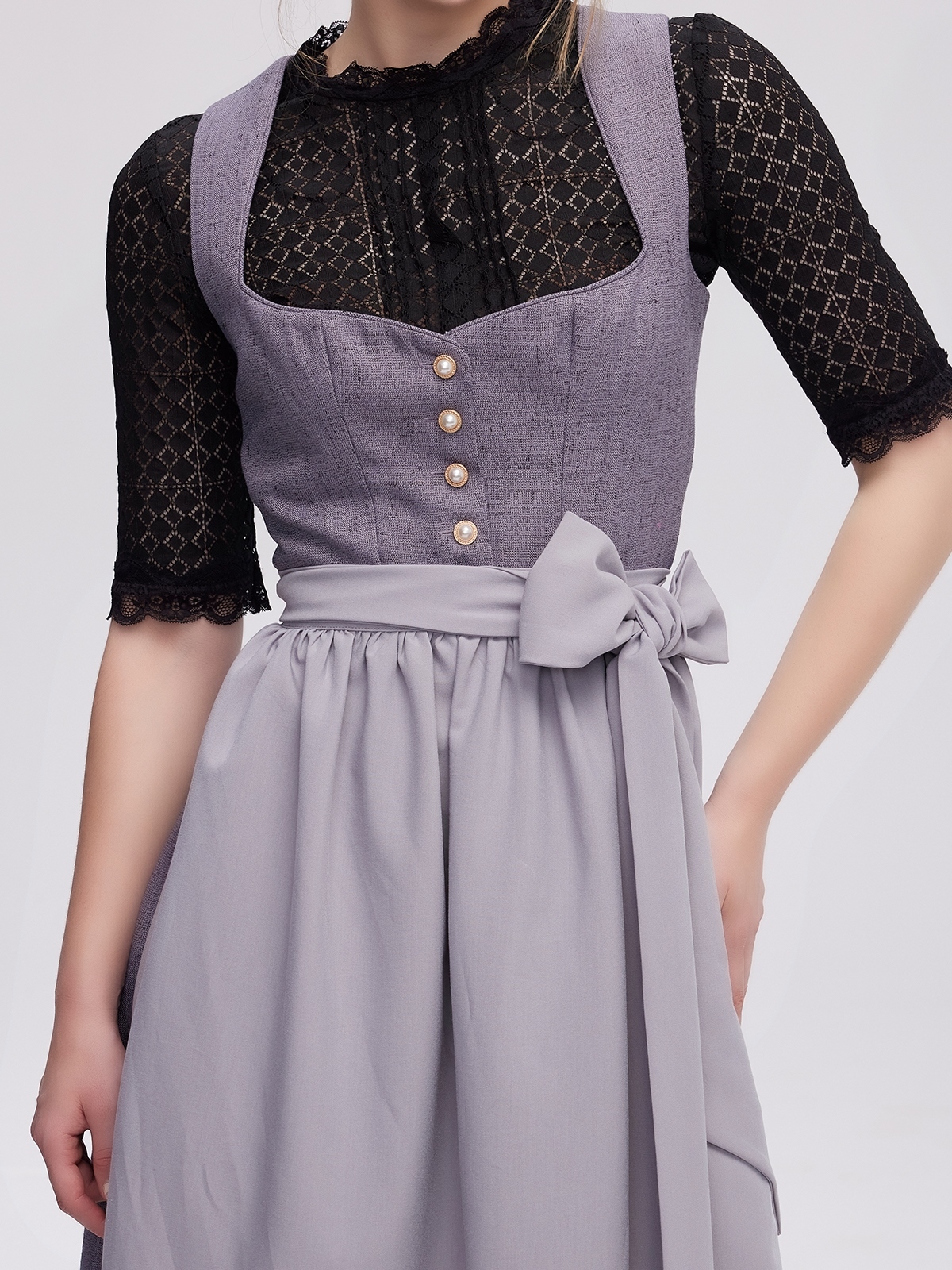Dirndl in Grün und Rot – ein zeitloser Klassiker