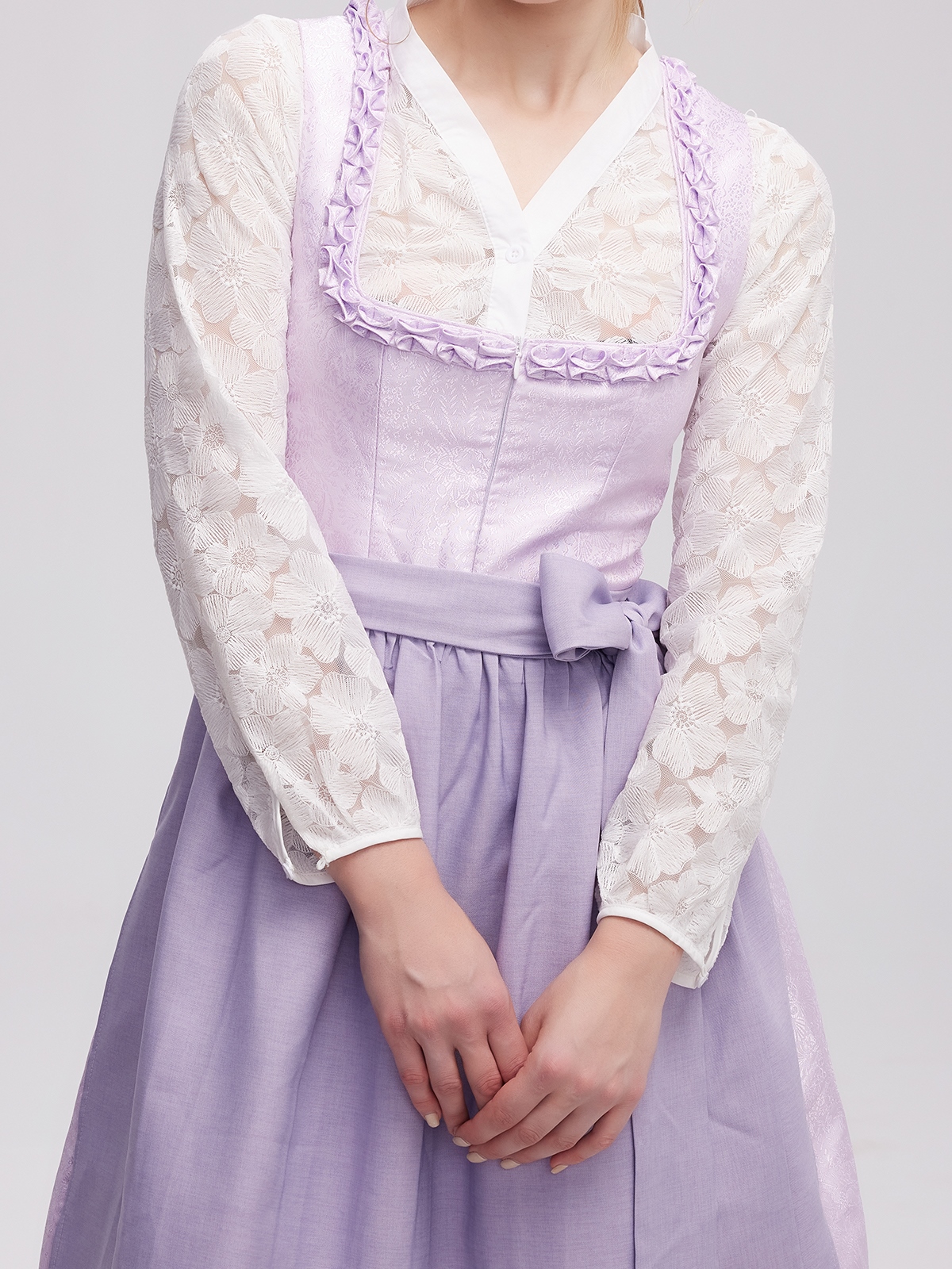 Pinkes Dirndl mit modernem Schnitt