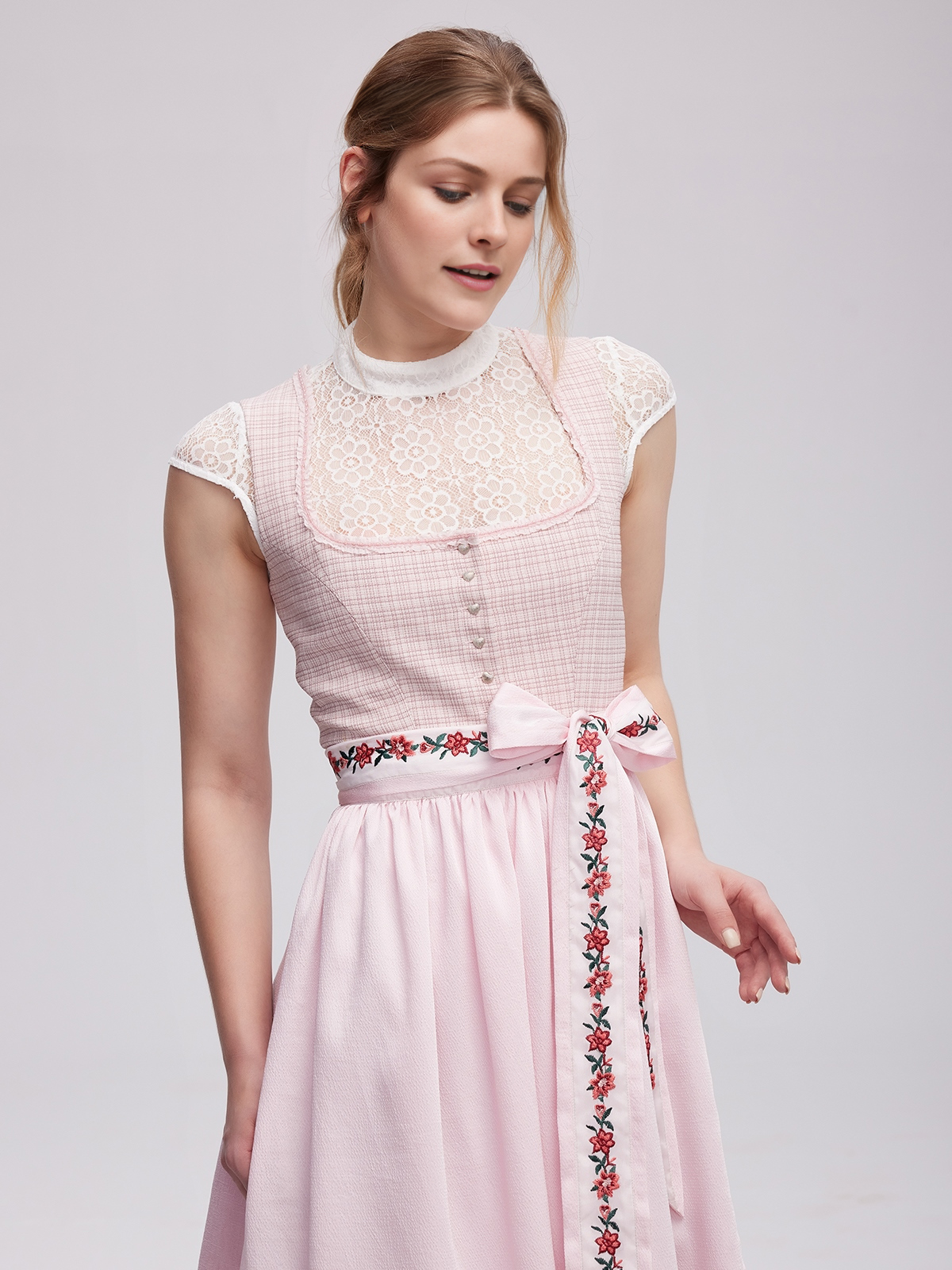 Dirndl in Rosa mit perfekter Passform
