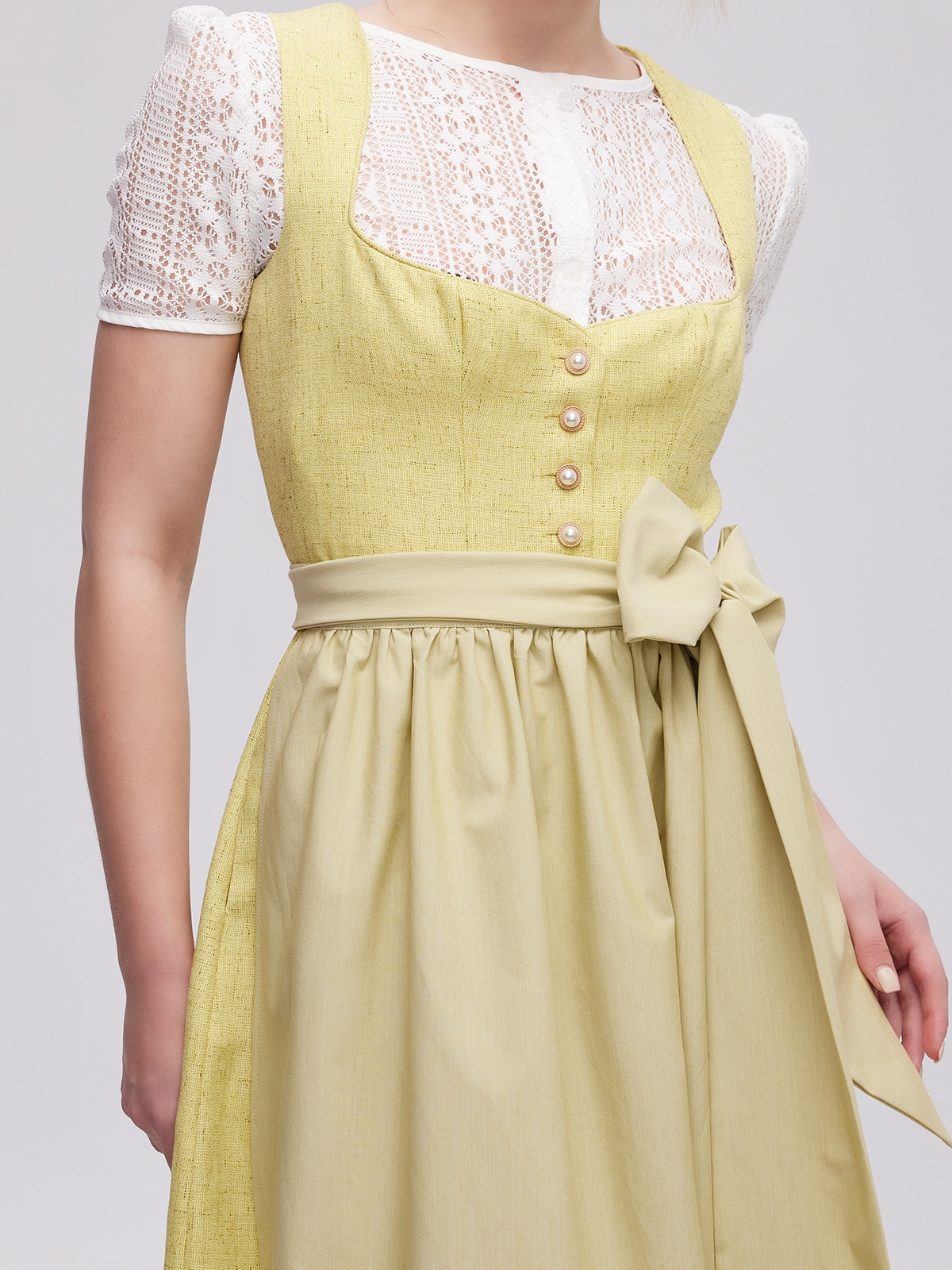 Dirndl in Gelb – ein frischer Look für Sommerfeste