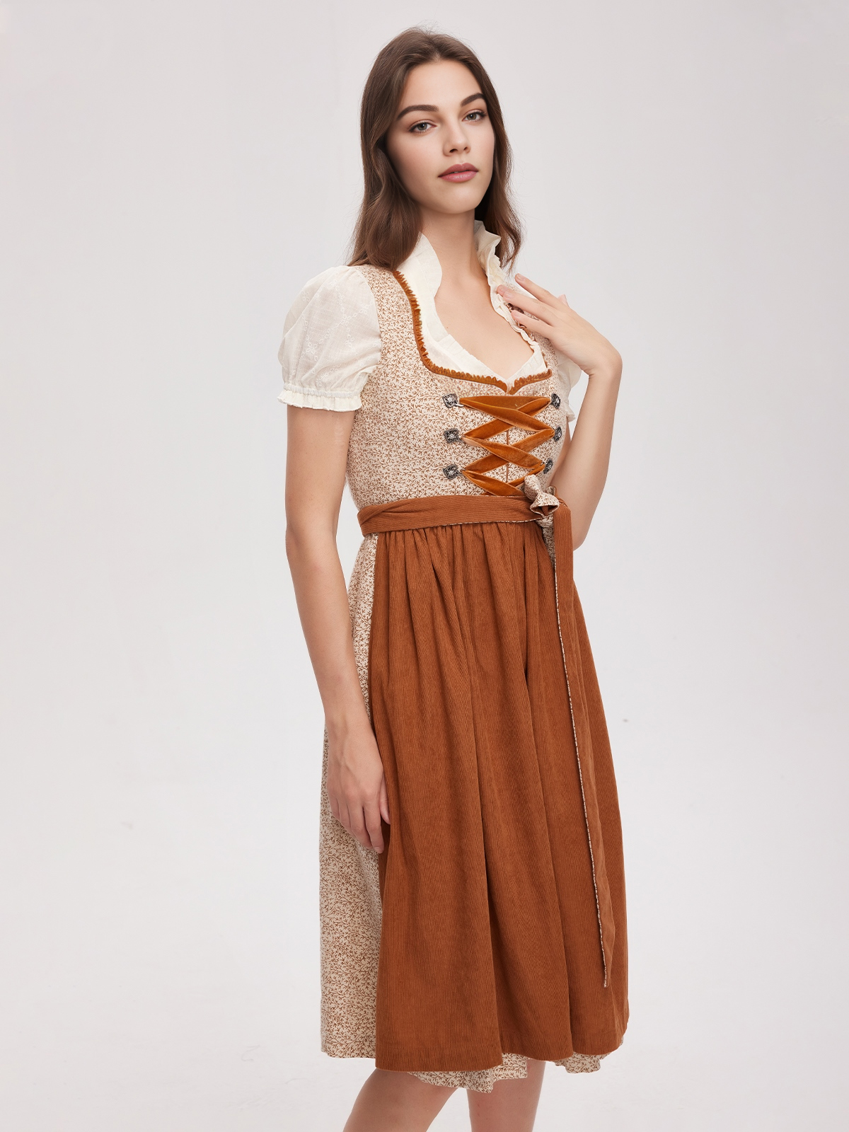 Dirndl in Dunkelrot – ein zeitloses Statement