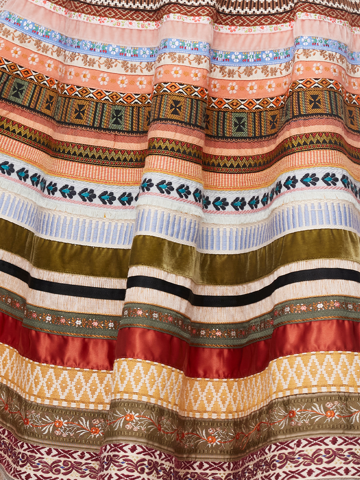 Dirndlbluse beige in natürlichem Licht