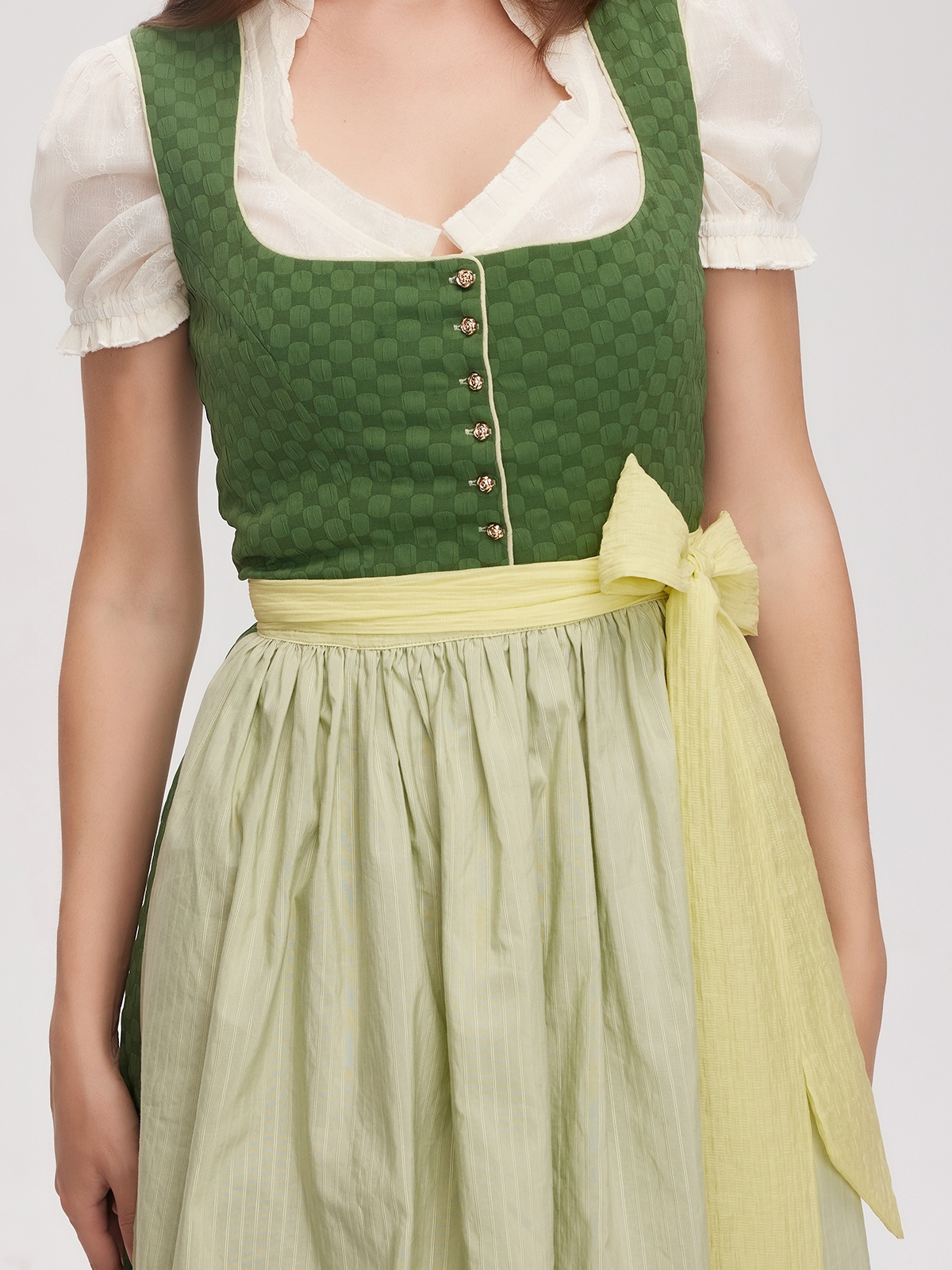 Modernes Dirndl Blau Spitze mit figurbetonter Silhouette
