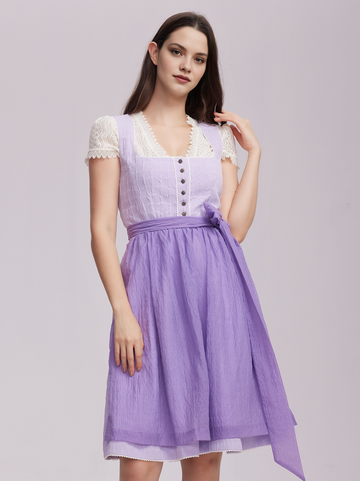 Modernes Dirndl in Lila