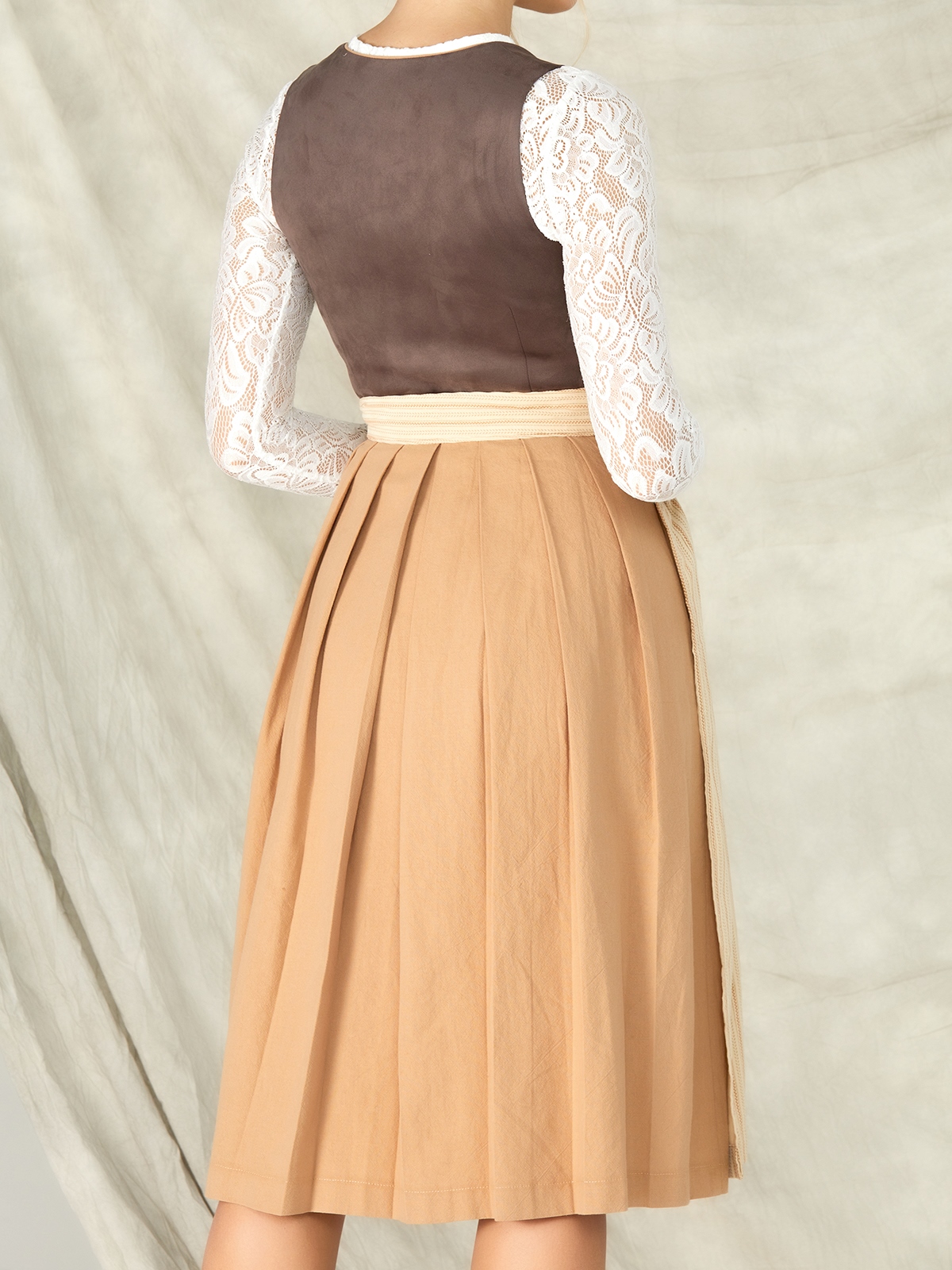 Moderne Dirndl Bluse lang in Braun