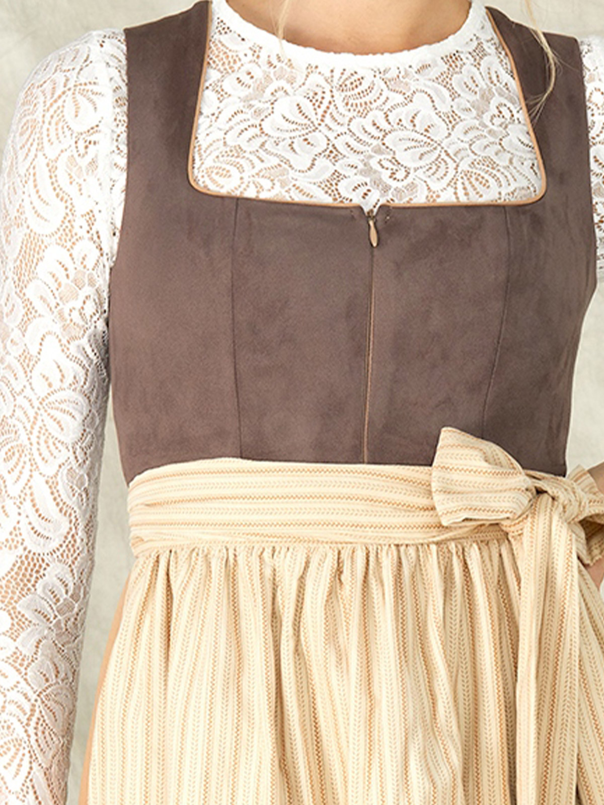 Grünes Dirndl mit rustikalem Charme