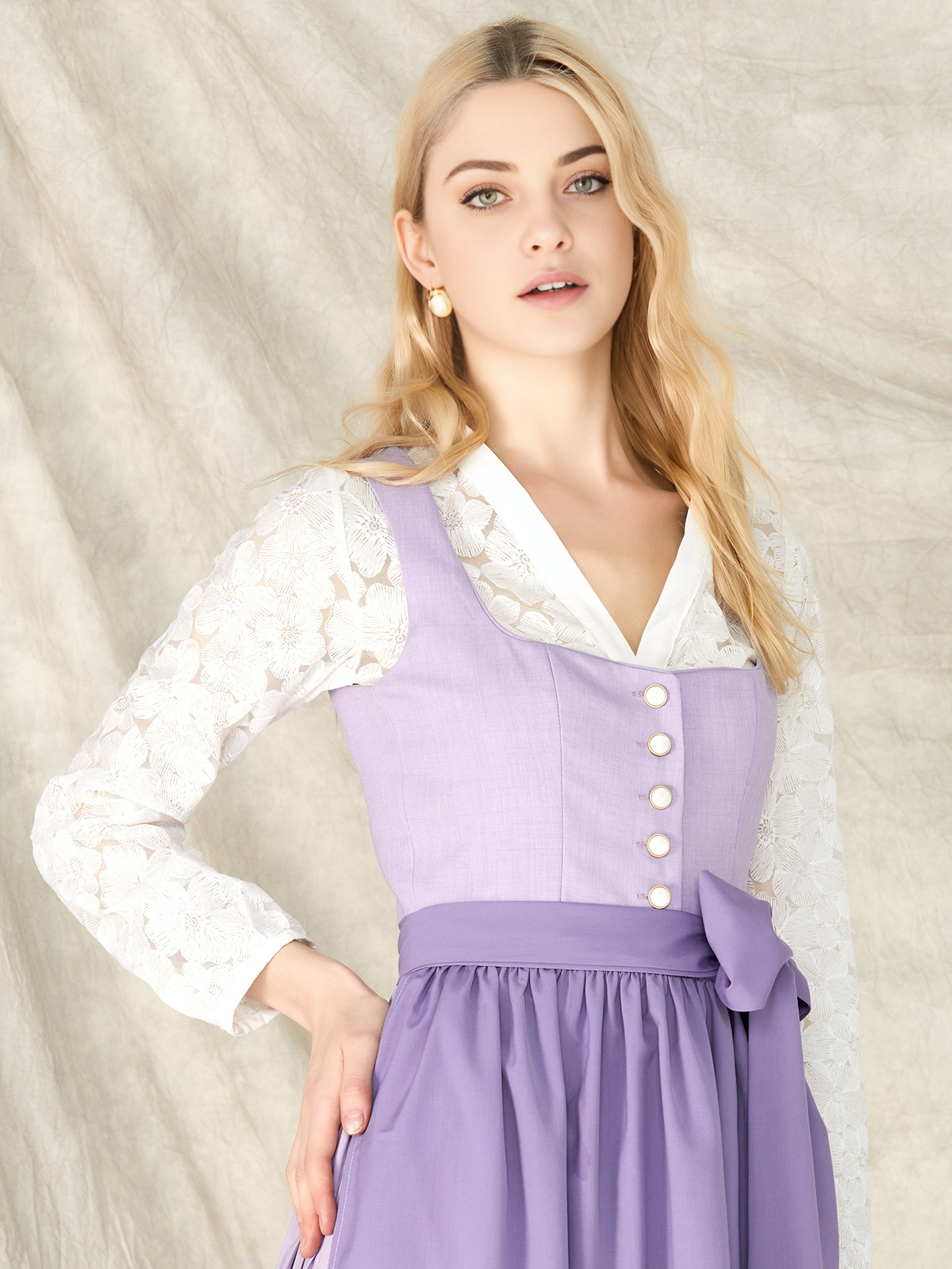 Modernes lila Dirndl von Ehreer