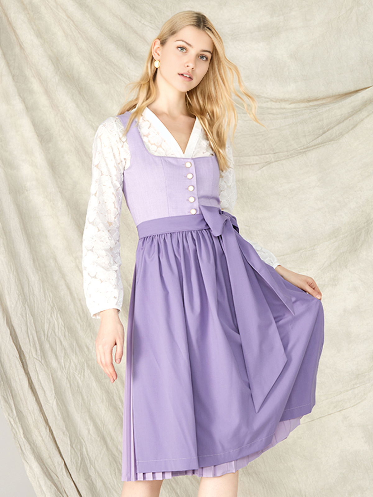 Elegantes lila Dirndl mit femininem Schnitt