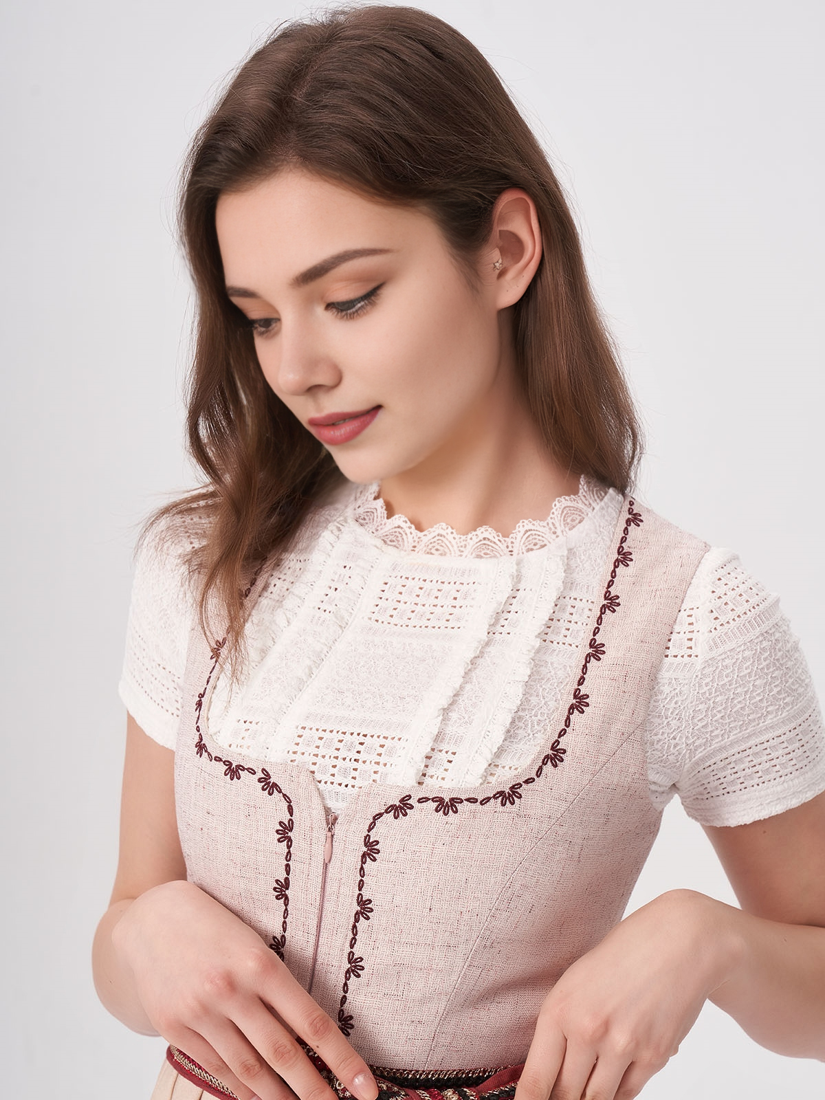 Dirndl Mini in Rosa – ein moderner Twist zur bayerischen Tracht