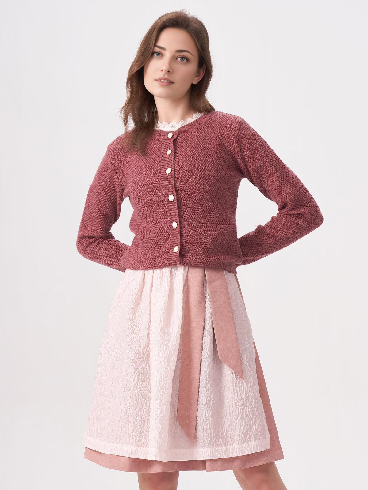 Modernes Dirndl in Lila – perfekt für den Stadtlook