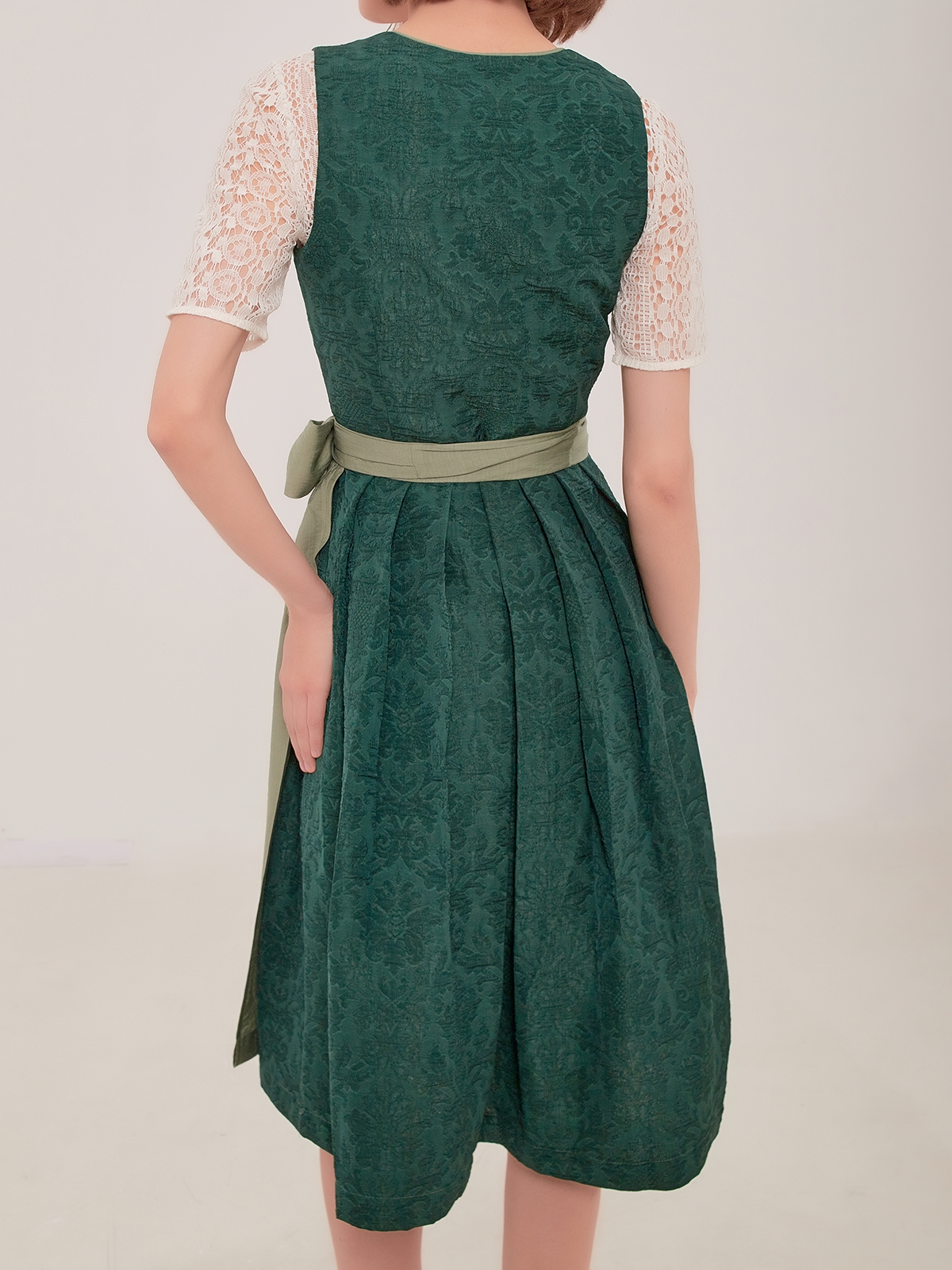 Ein modernes Dirndl 70 cm in Grün – perfekt für festliche Anlässe