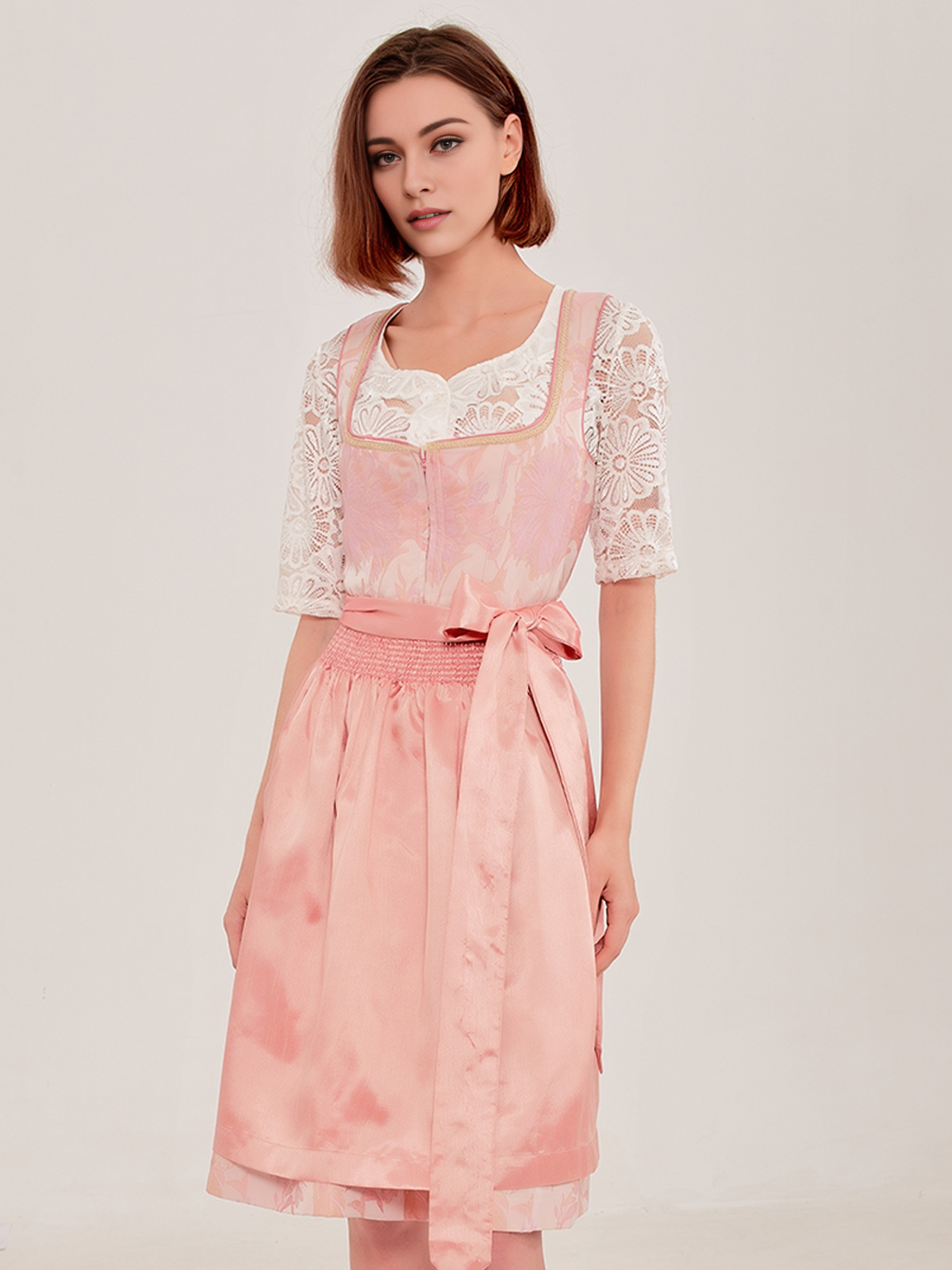 Modernes Dirndl in Rosa