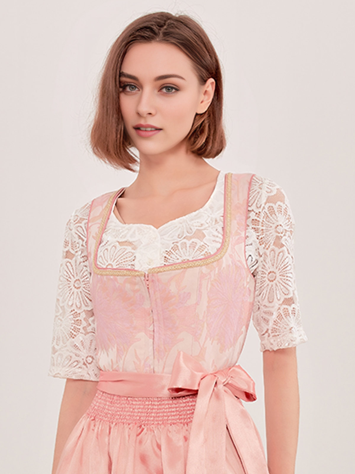 Modernes Dirndl in Rosa