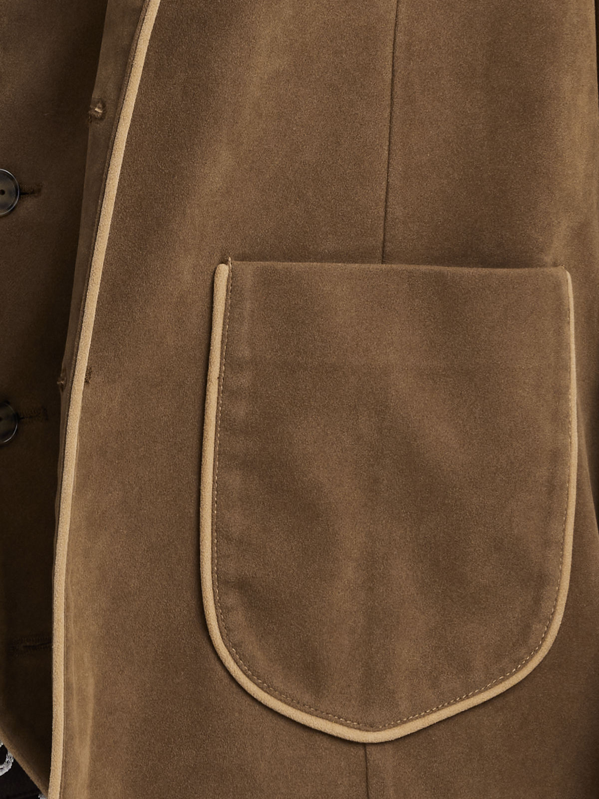 Dirndl in Gelb mit traditioneller Stickerei