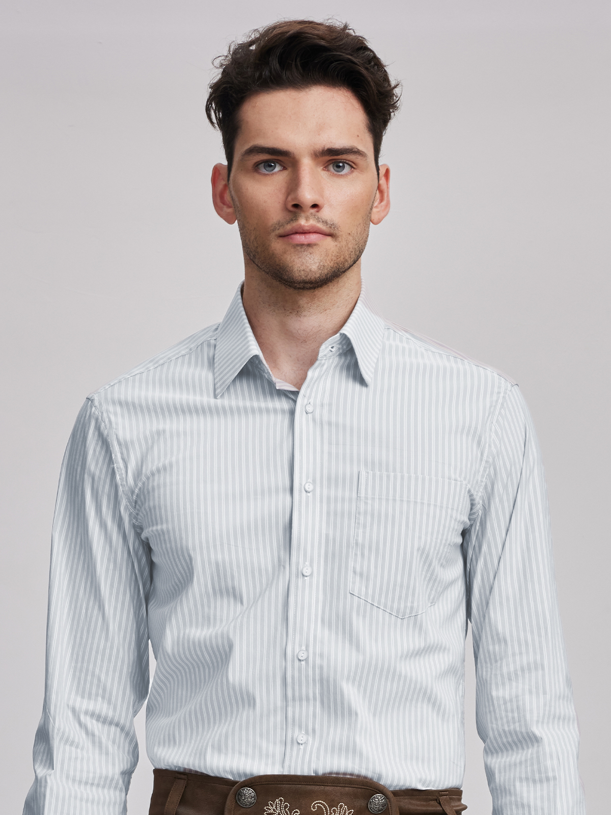 Dirndl samt rosa mit grauem Hemd