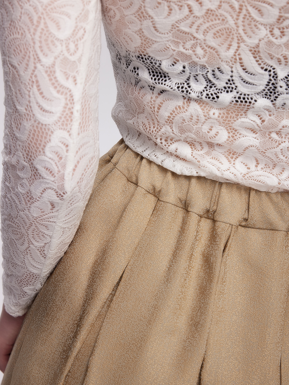 Ehreer Dirndl in Weiß