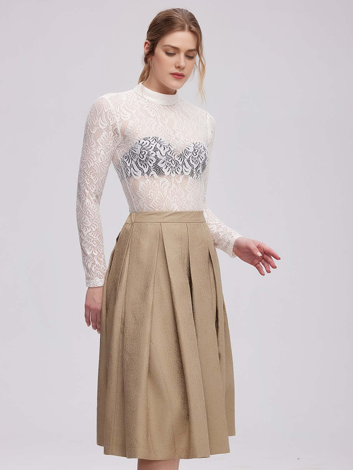 Elegantes weißes Dirndl mit Spitzenbluse