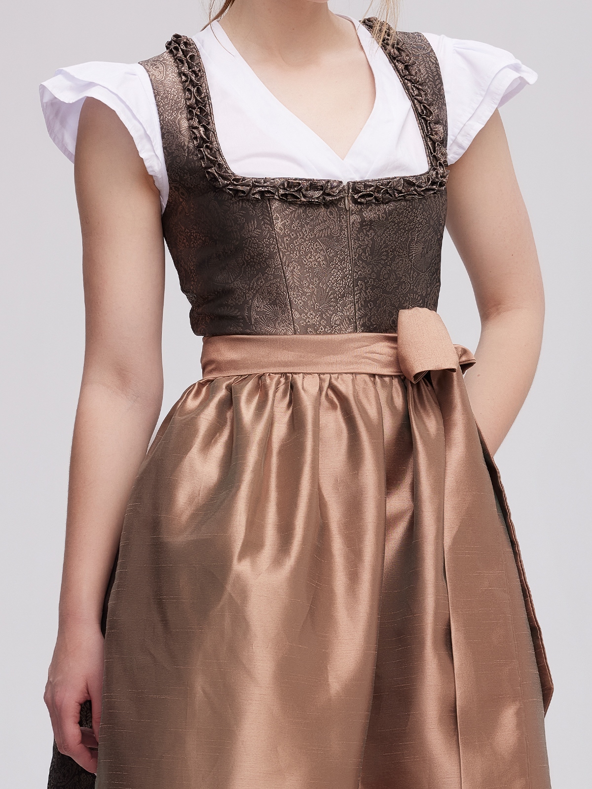 Dirndl mit Knöpfen in Braun