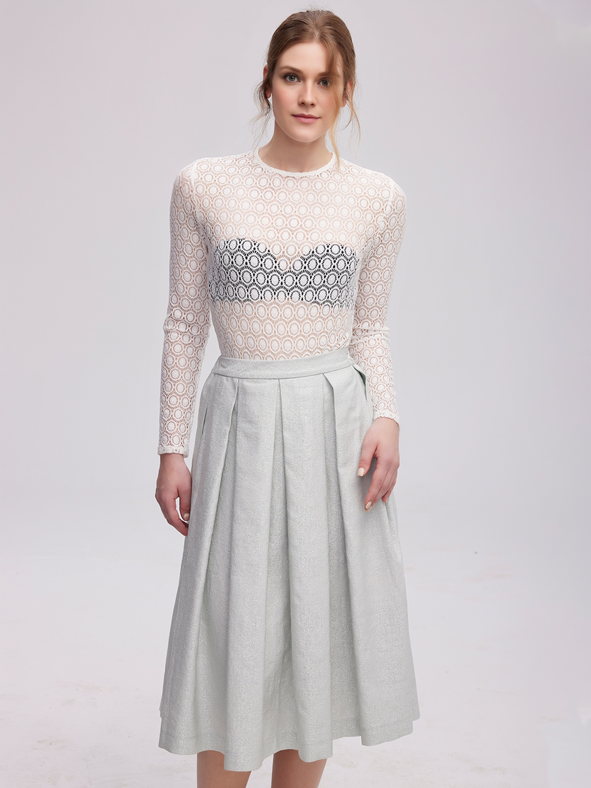 Modernes Dirndl in Waldgrün