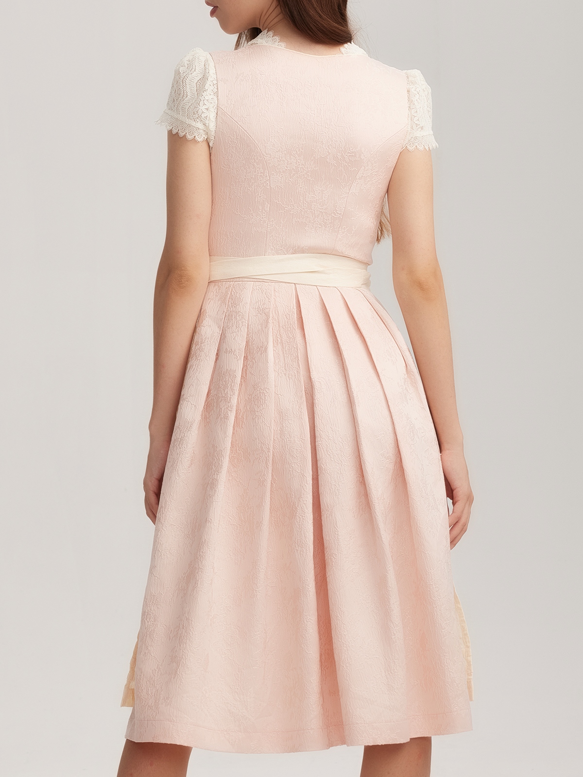 Modernes Dirndl mit geradem Ausschnitt in Rosa